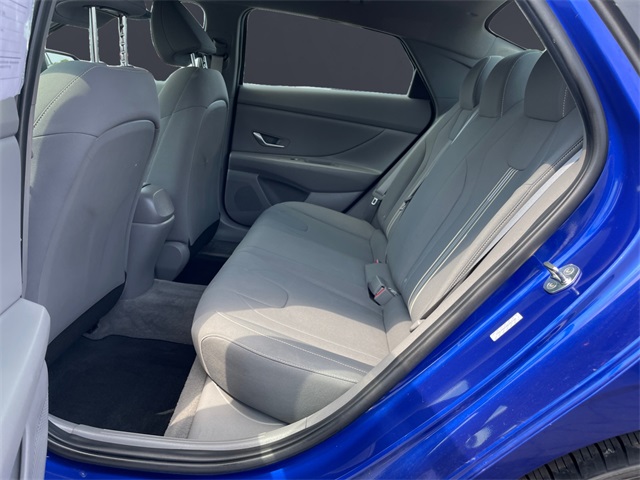 Vehicle image 11 of 15