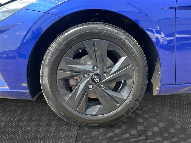 Vehicle image 9 of 15