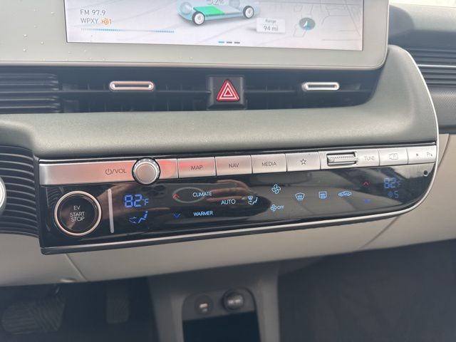 Vehicle image 26 of 29