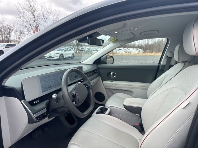 Vehicle image 8 of 29