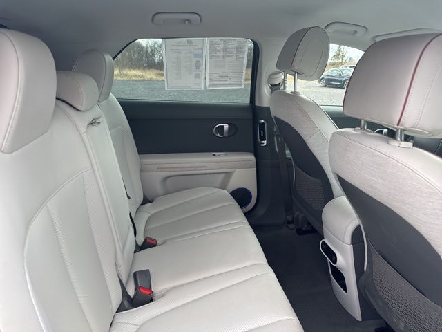 Vehicle image 11 of 29