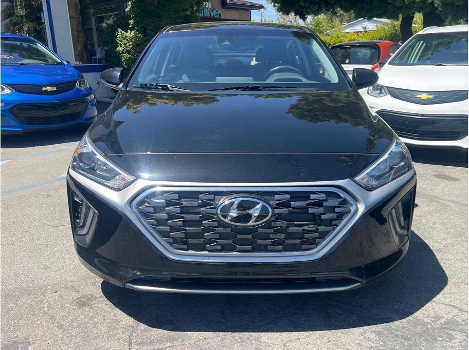 2022 Hyundai Ioniq Plug-in Hybrid SE Image 2 of 32
