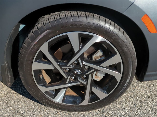 2022 Hyundai Kona Limited Image 10 of 37