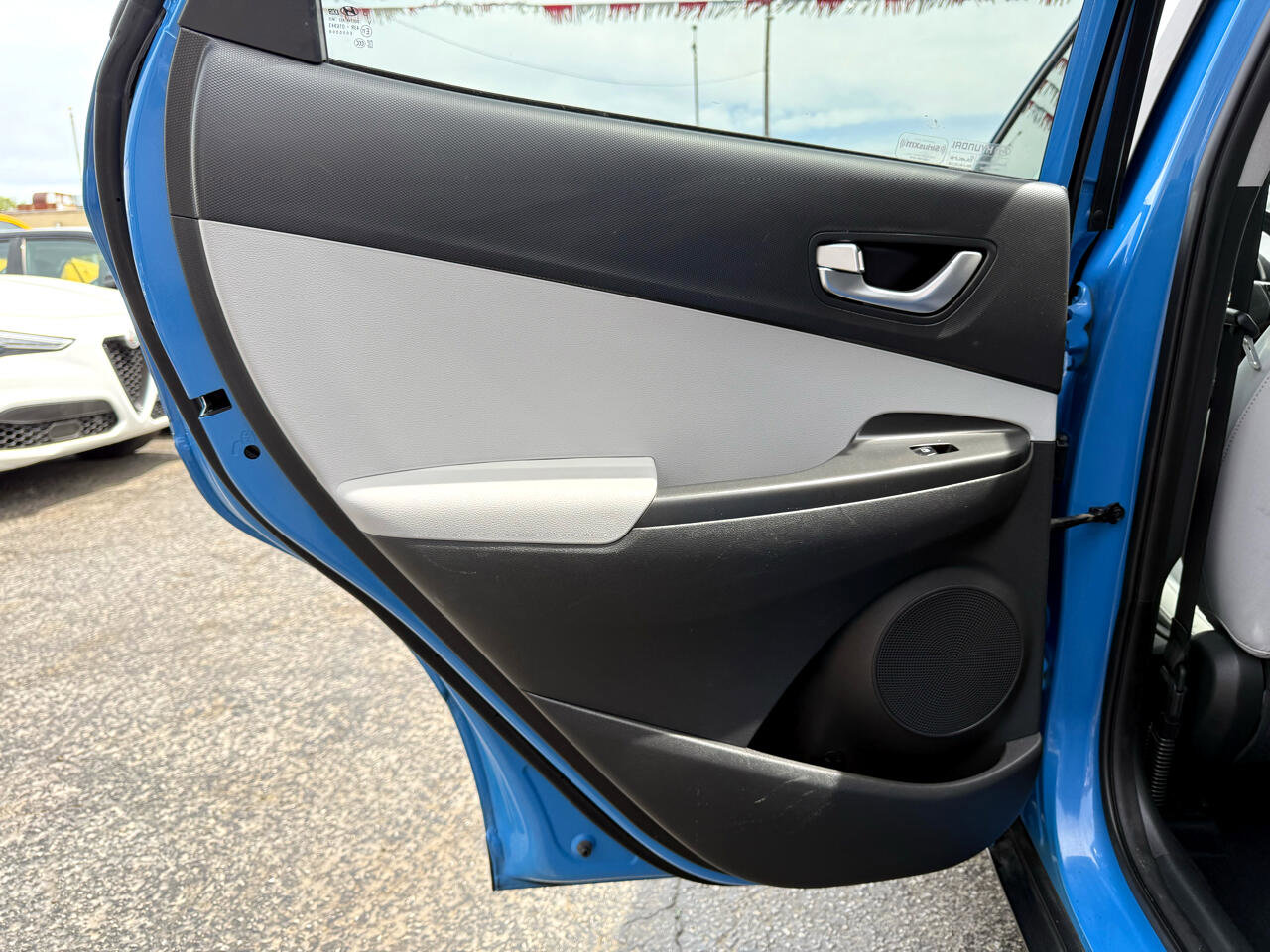 Vehicle image 17 of 39
