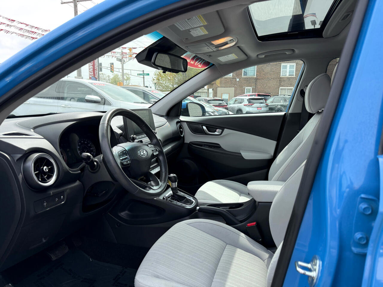Vehicle image 21 of 39