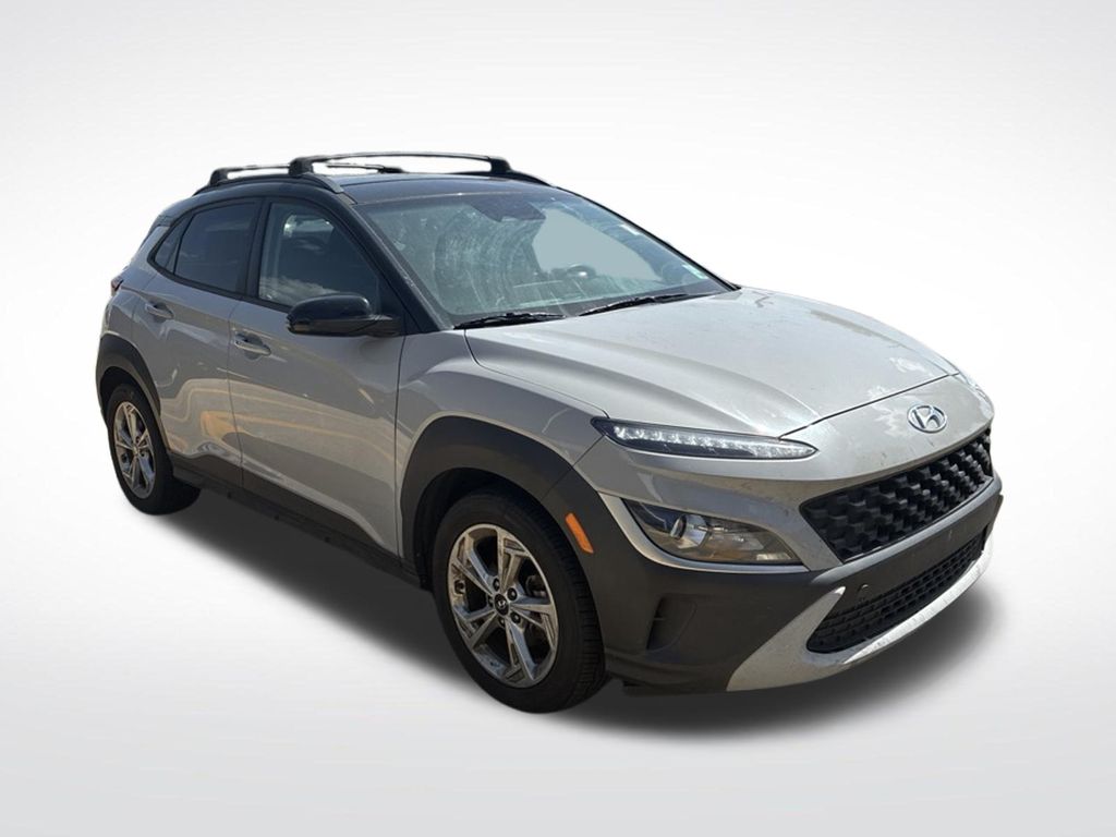 2022 Hyundai Kona SEL Image 2 of 32