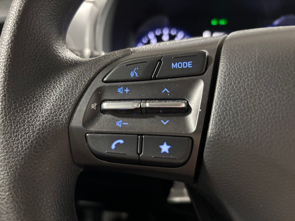 Vehicle image 23 of 31