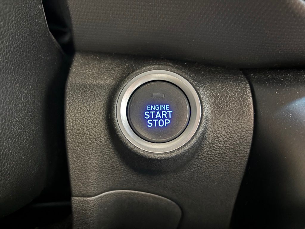 Vehicle image 25 of 31