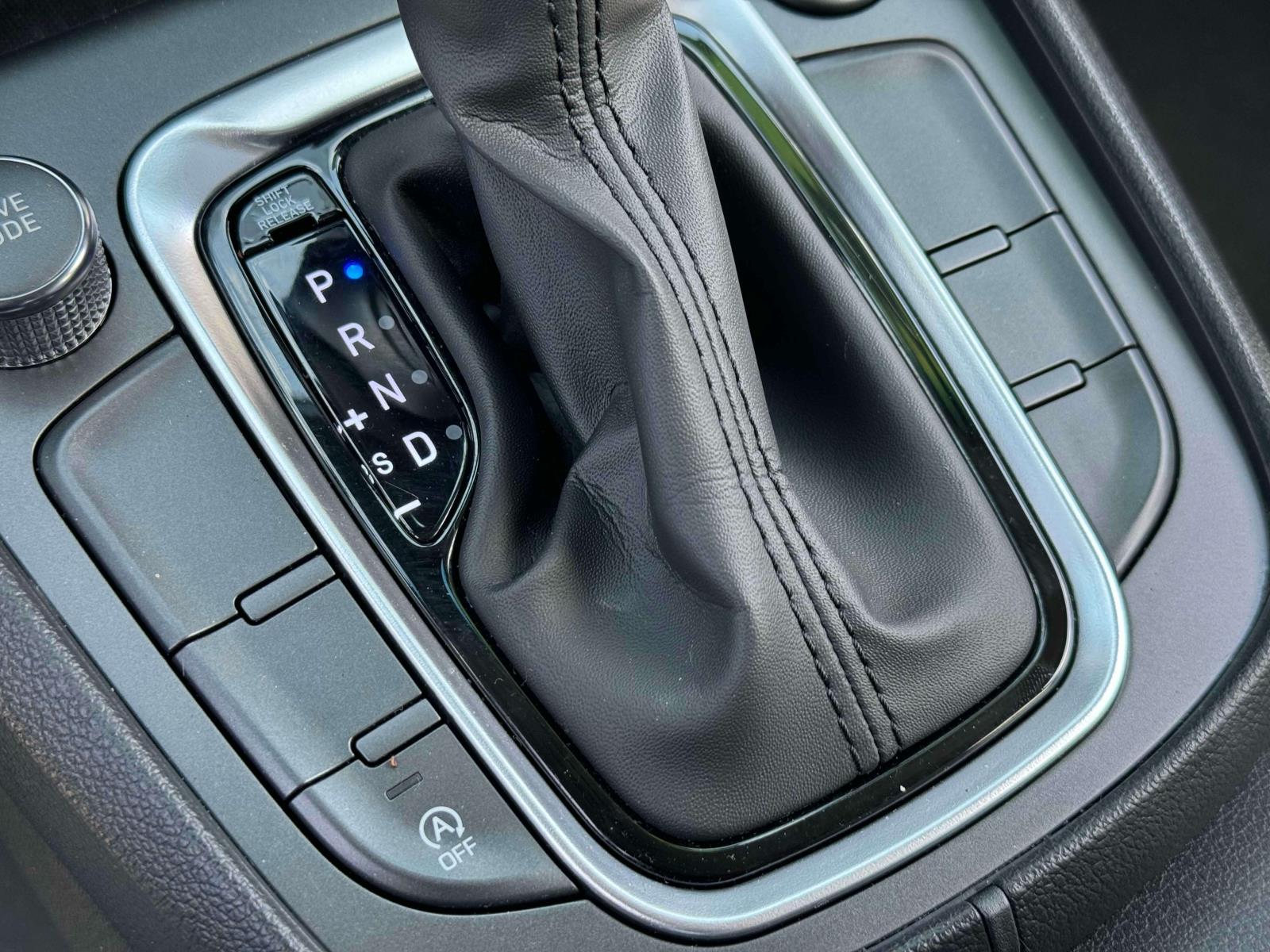 Vehicle image 18 of 37
