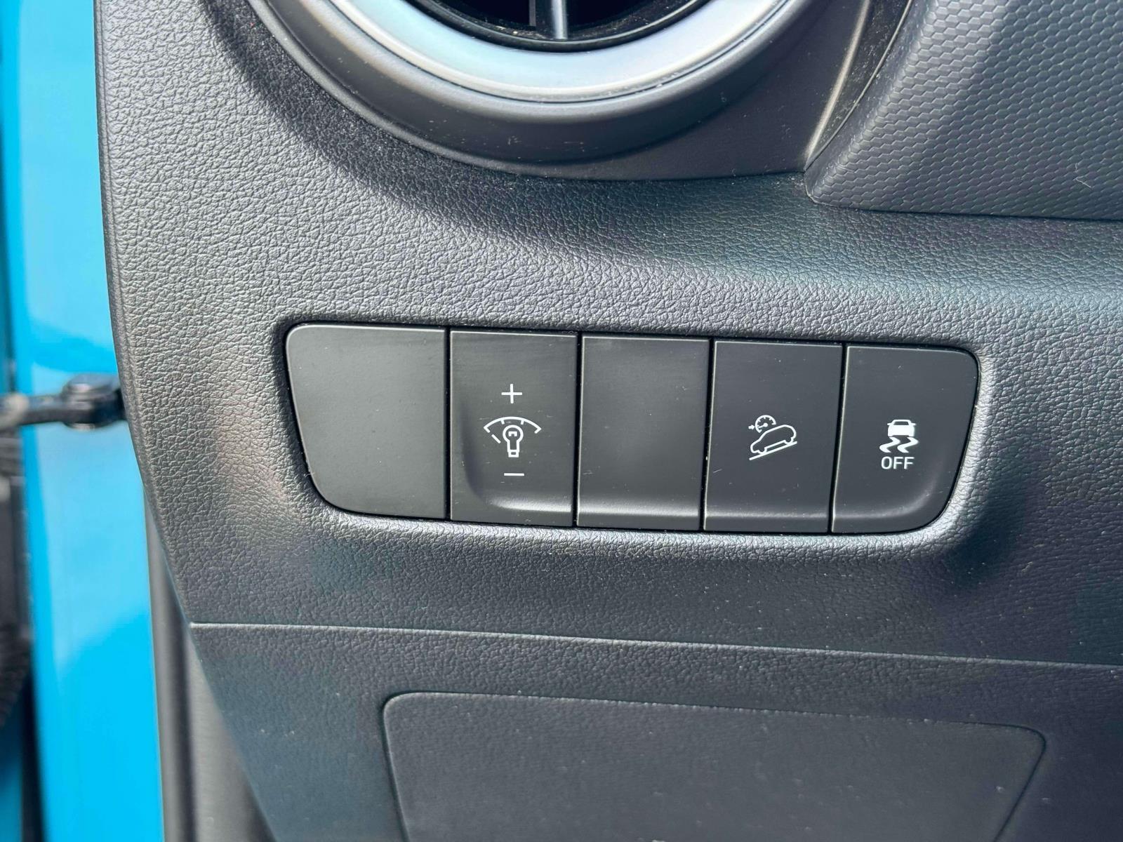 Vehicle image 25 of 37