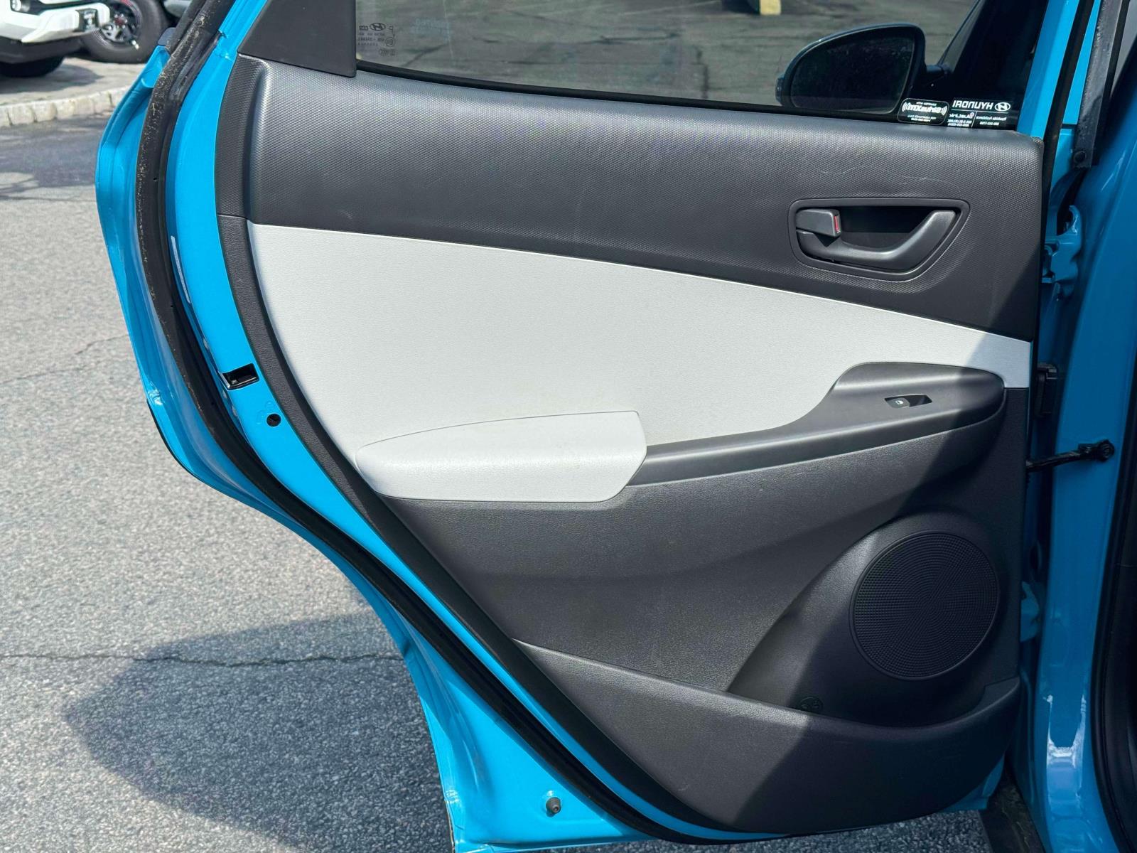 Vehicle image 34 of 37