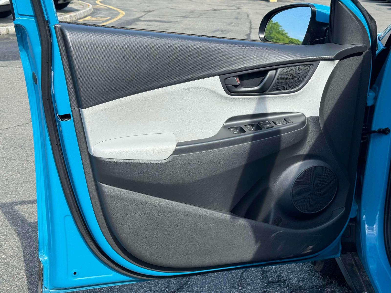 Vehicle image 31 of 37