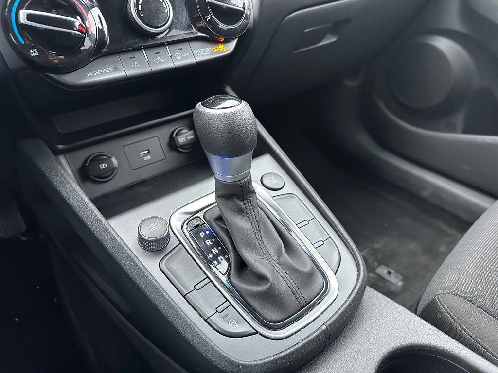 Vehicle image 23 of 30