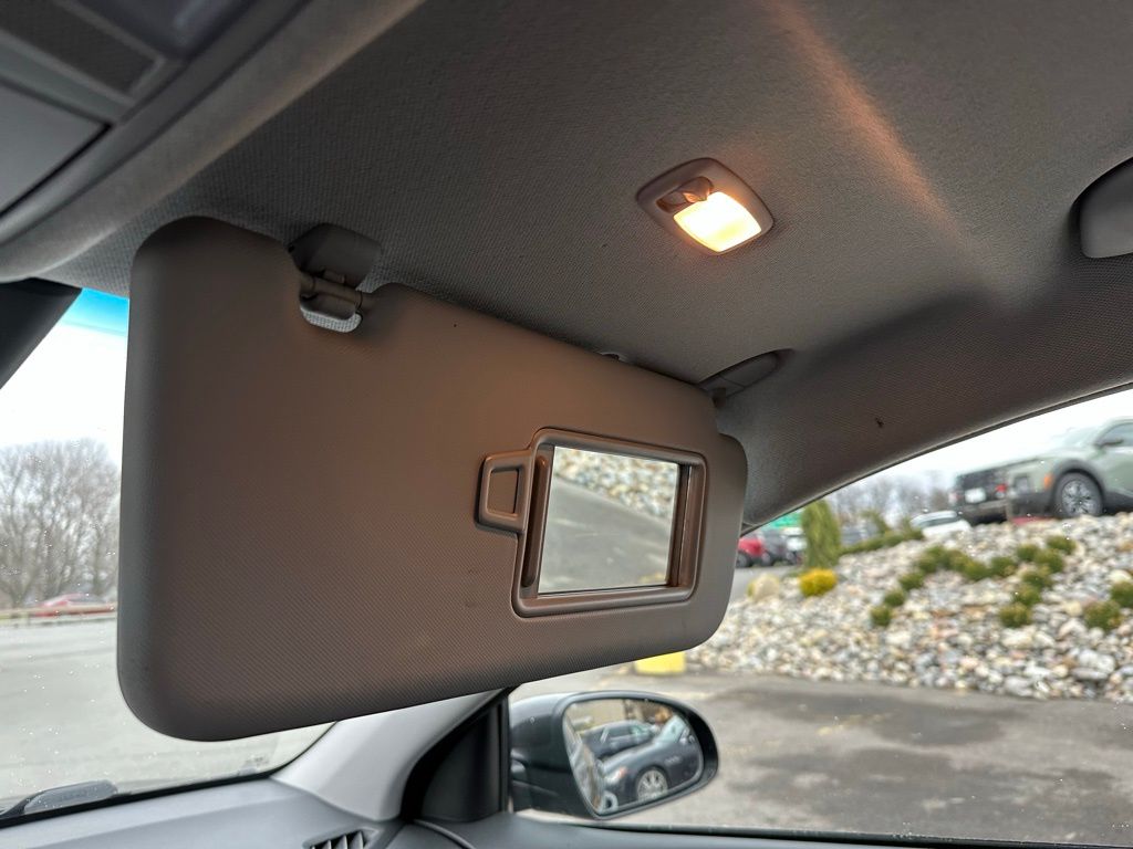 Vehicle image 28 of 30