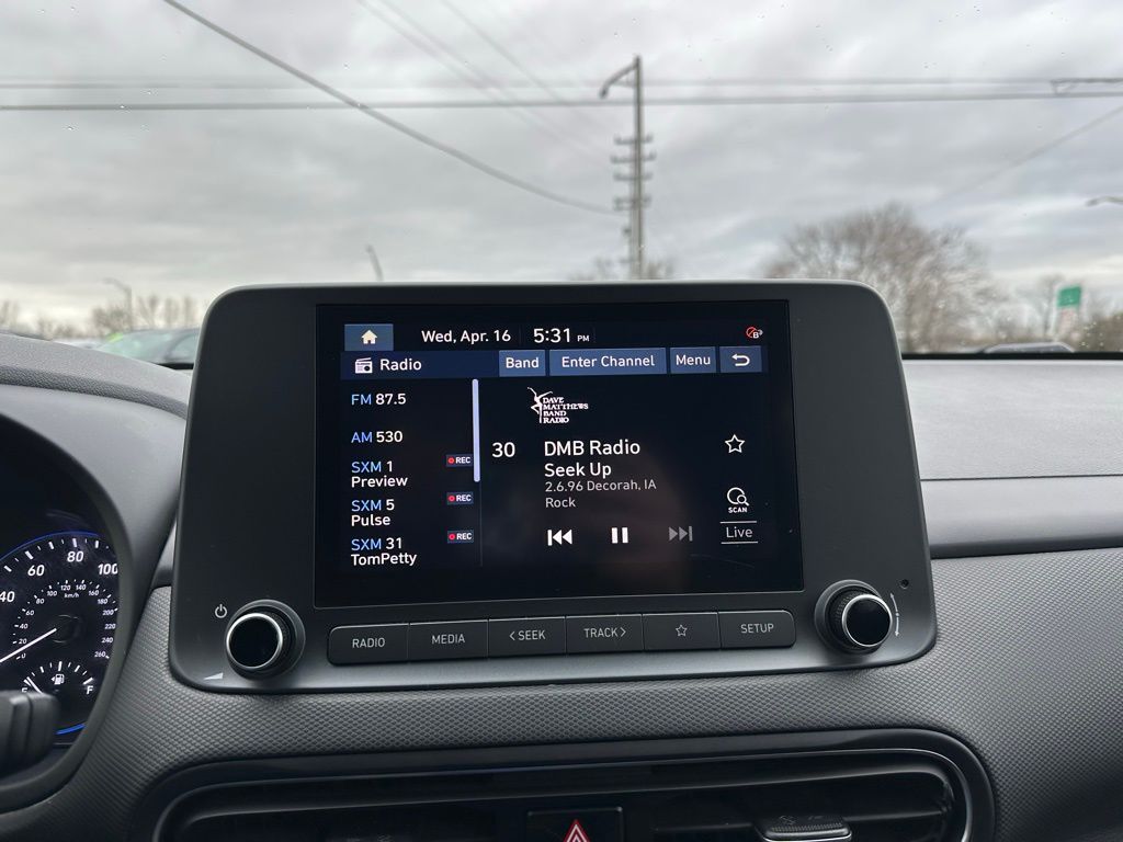 Vehicle image 21 of 30