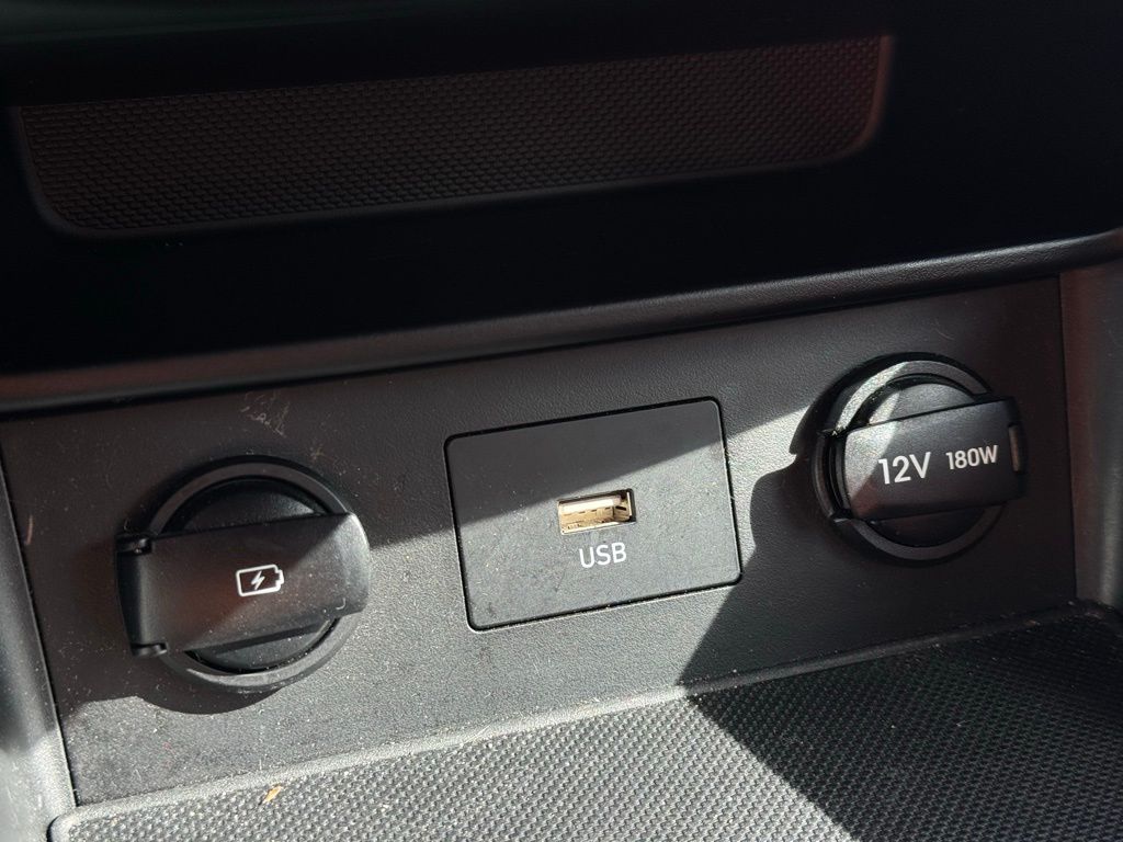 Vehicle image 18 of 31