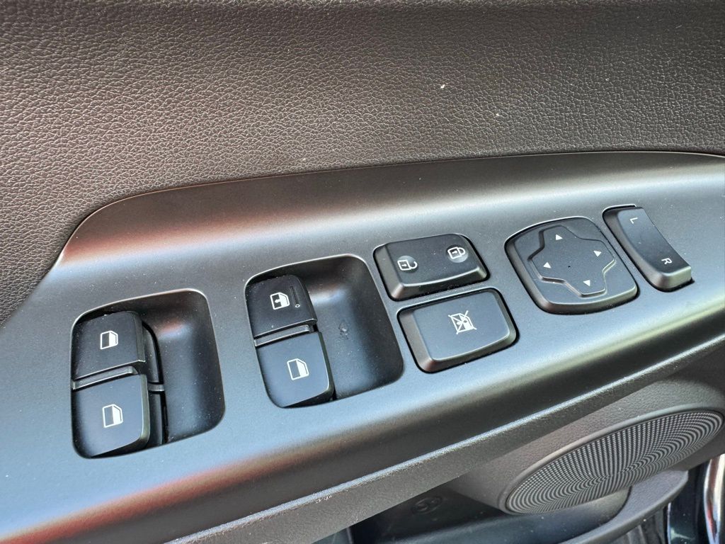 Vehicle image 26 of 31