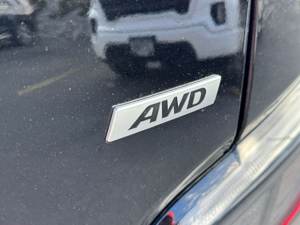 Vehicle image 9 of 31