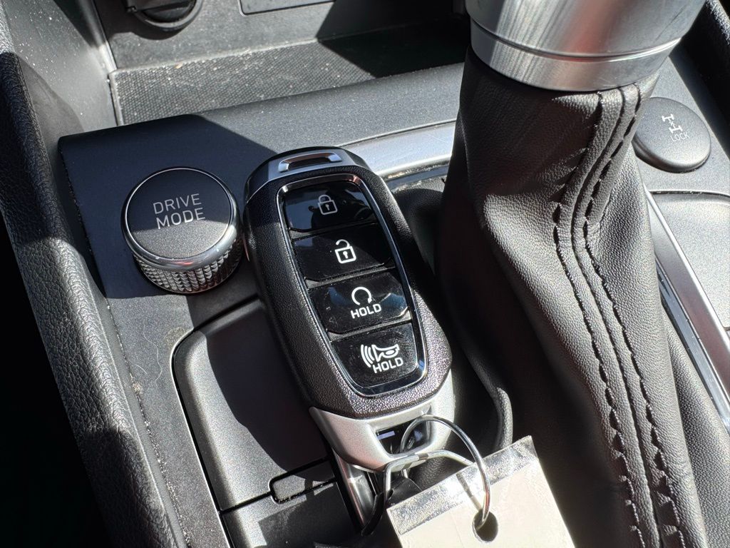 Vehicle image 22 of 31
