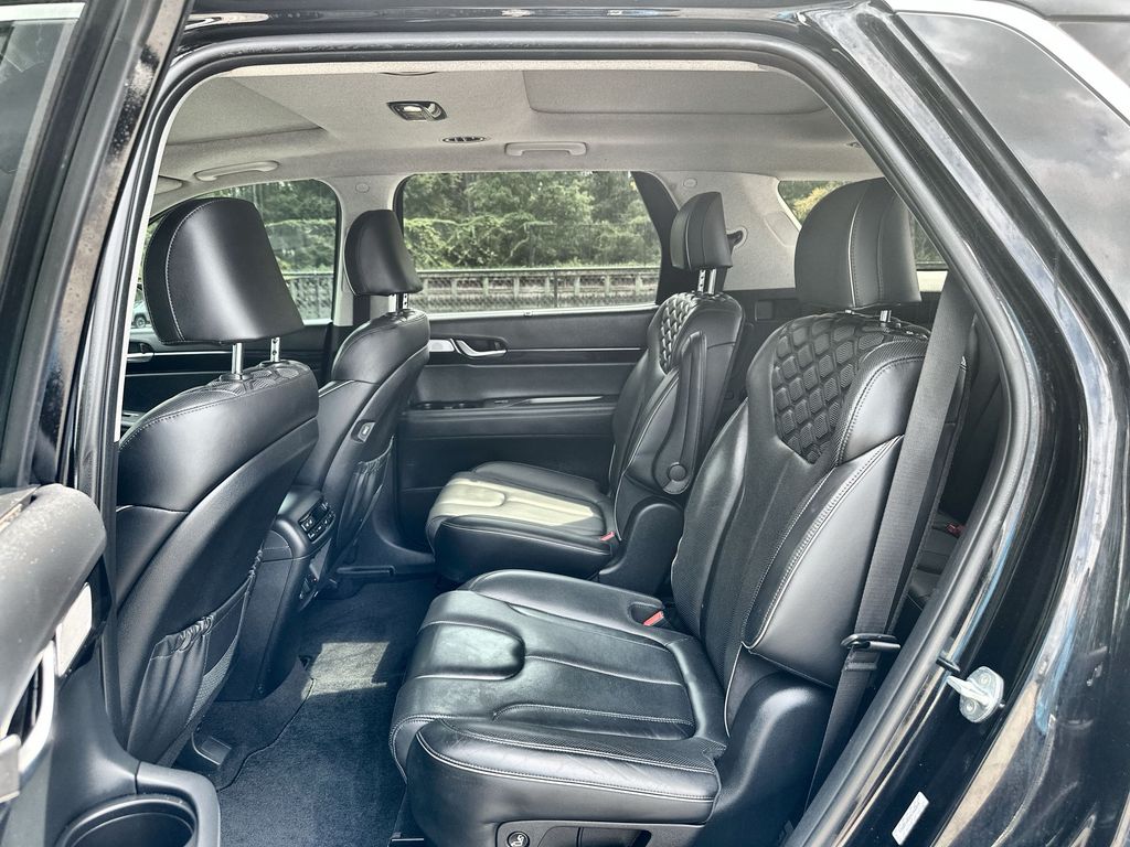 2022 Hyundai Palisade Limited Image 17 of 37