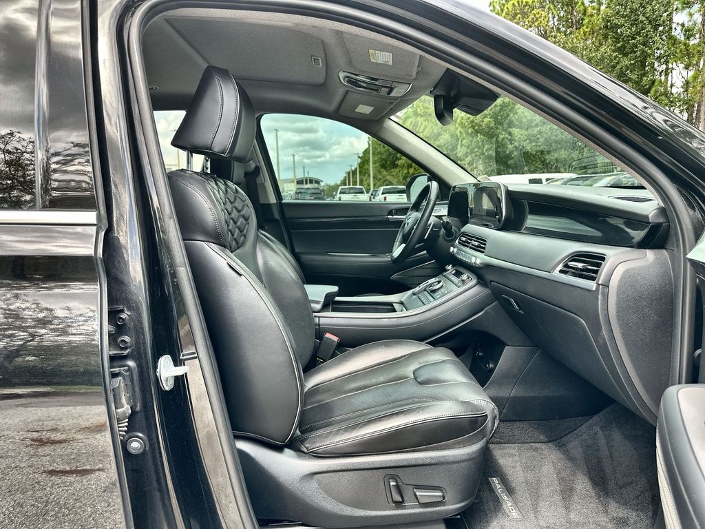 2022 Hyundai Palisade Limited Image 16 of 37