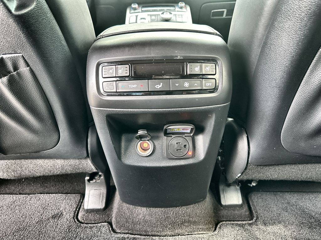 2022 Hyundai Palisade Limited Image 32 of 37