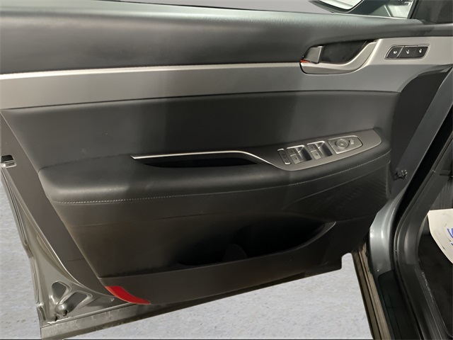 Vehicle image 9 of 28