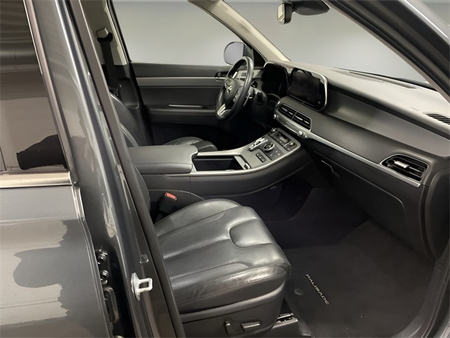 Vehicle image 15 of 28