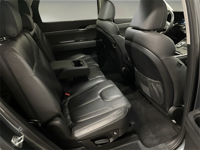 Vehicle image 14 of 28