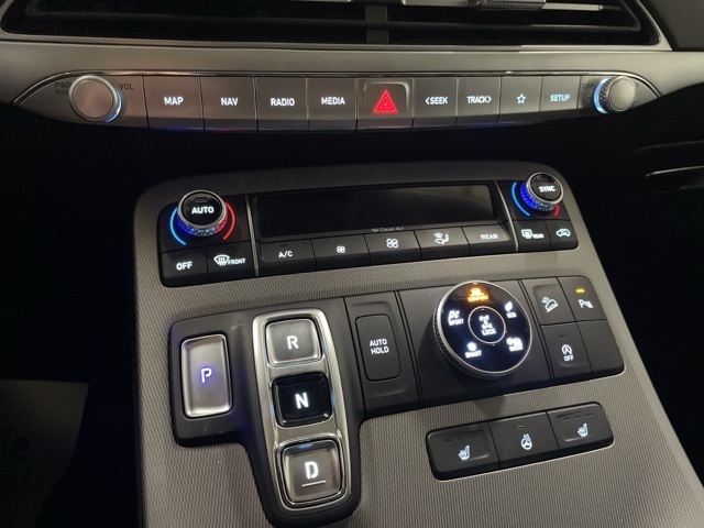 Vehicle image 24 of 28