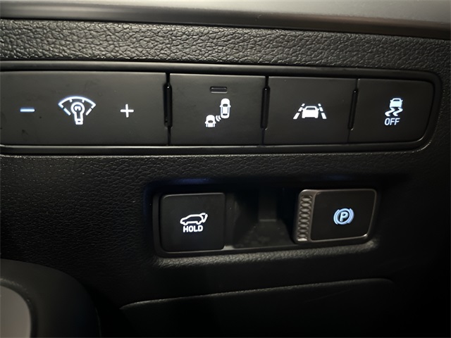 Vehicle image 23 of 28