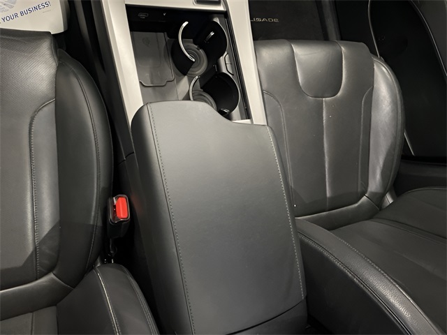 Vehicle image 16 of 28