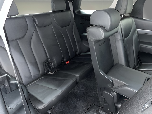 Vehicle image 13 of 28