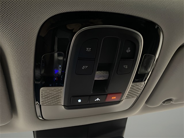 Vehicle image 25 of 28