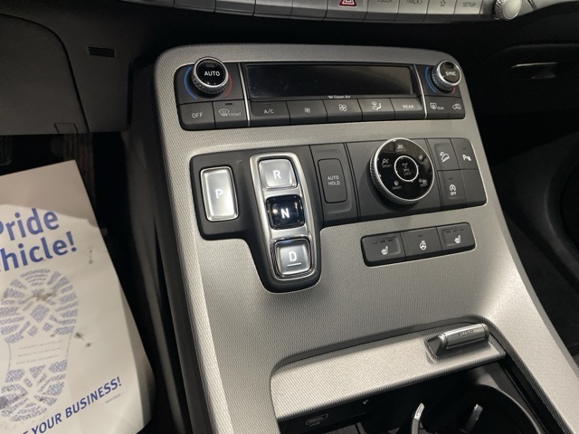 Vehicle image 17 of 28