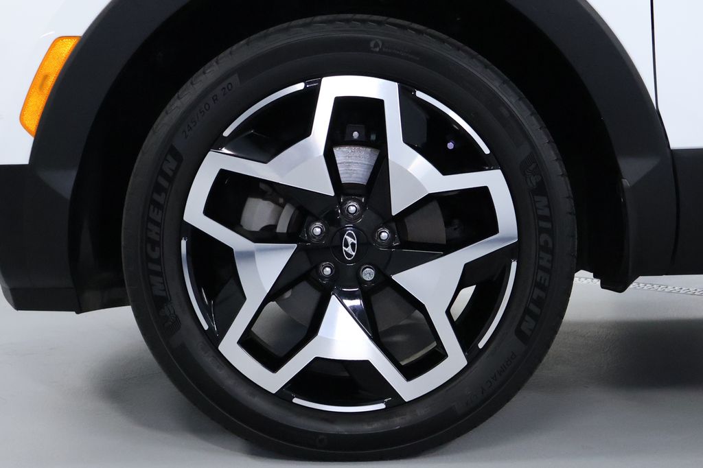 Vehicle image 9 of 40