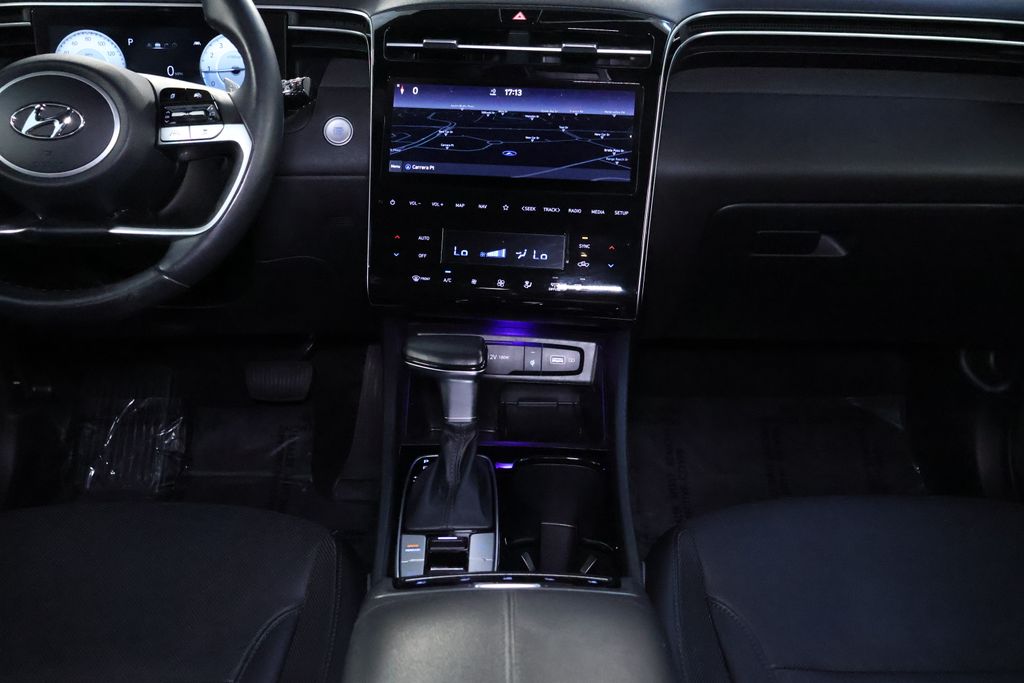 Vehicle image 21 of 40