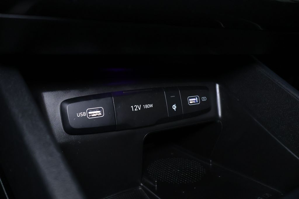 Vehicle image 26 of 40