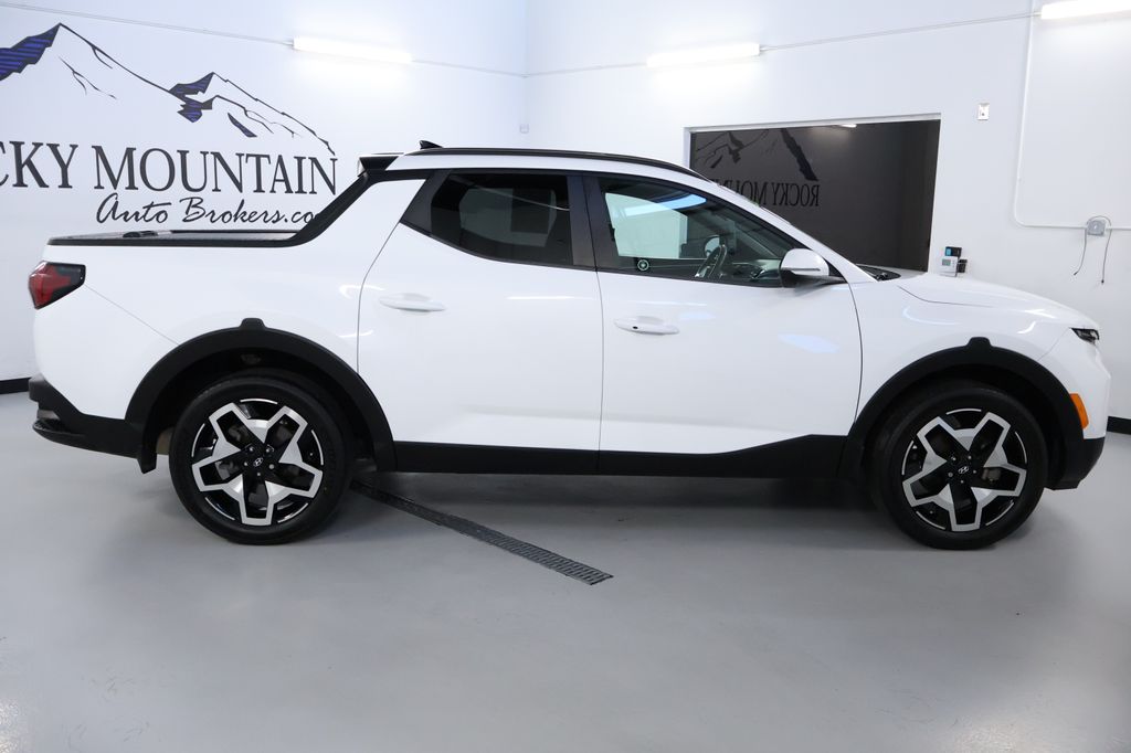 Vehicle image 4 of 40