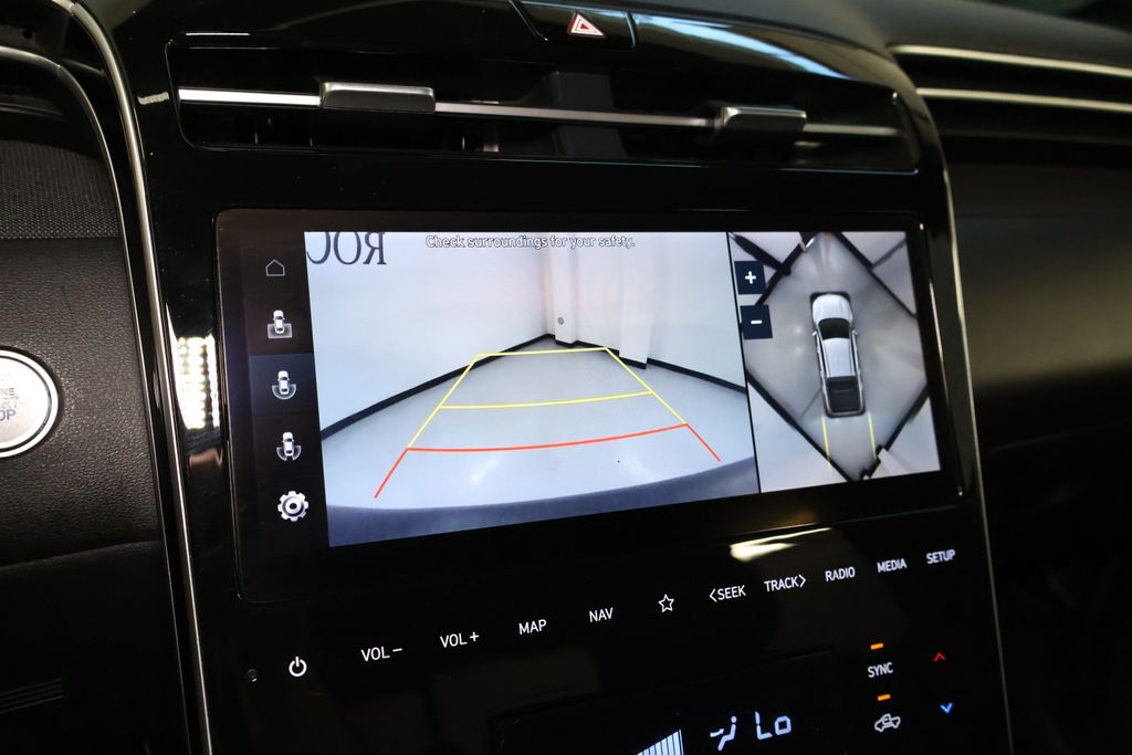 Vehicle image 16 of 40