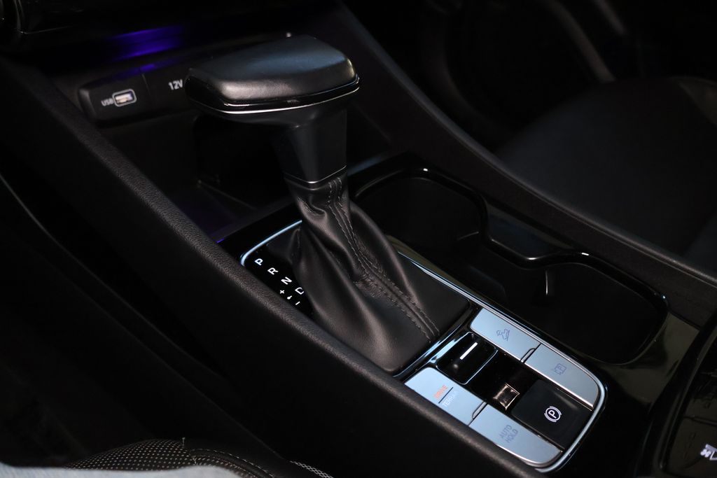 Vehicle image 20 of 40