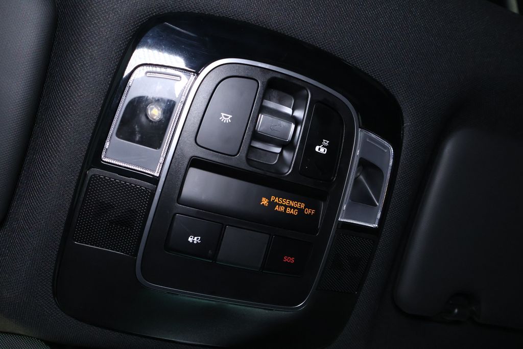 Vehicle image 28 of 40