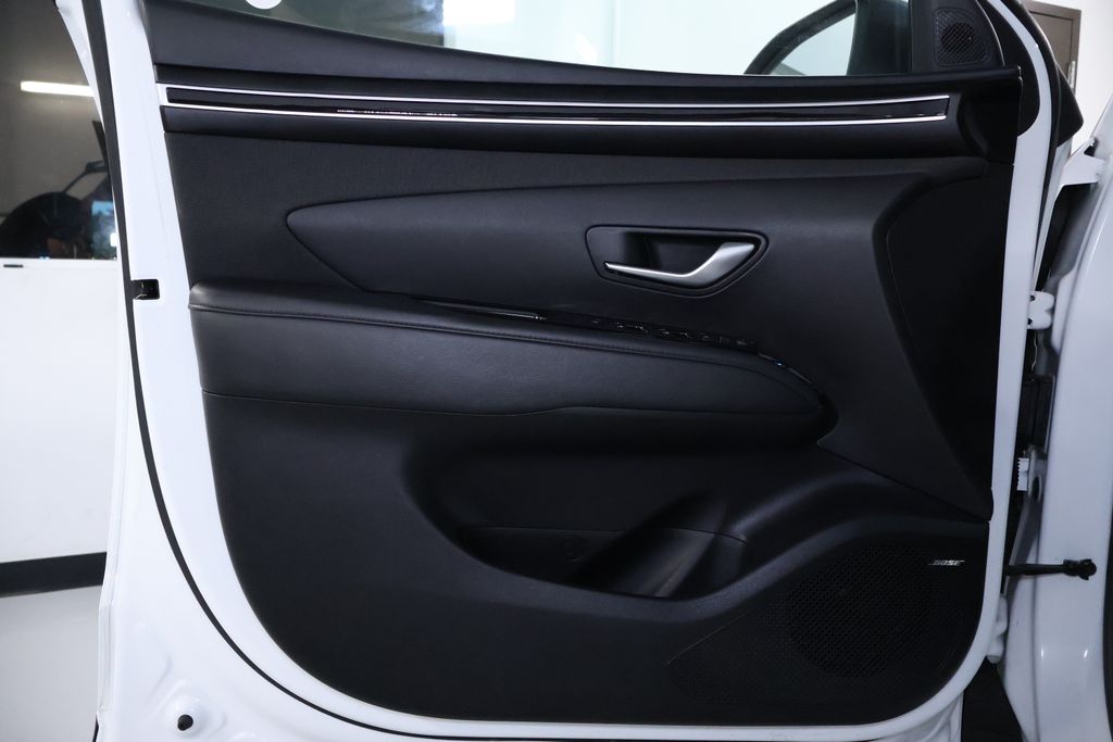 Vehicle image 23 of 40