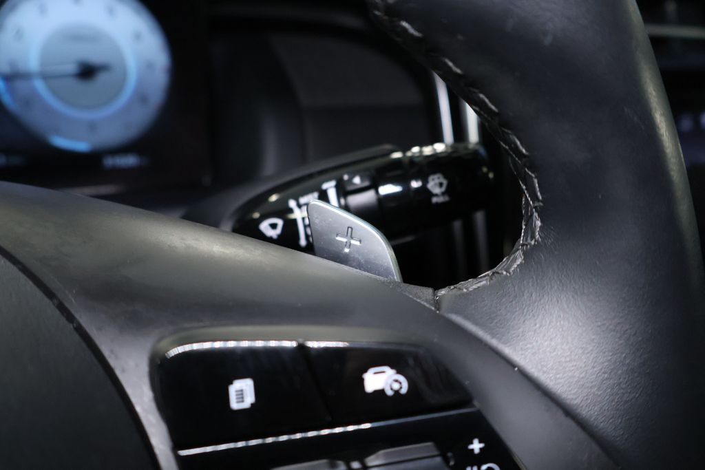 Vehicle image 36 of 40