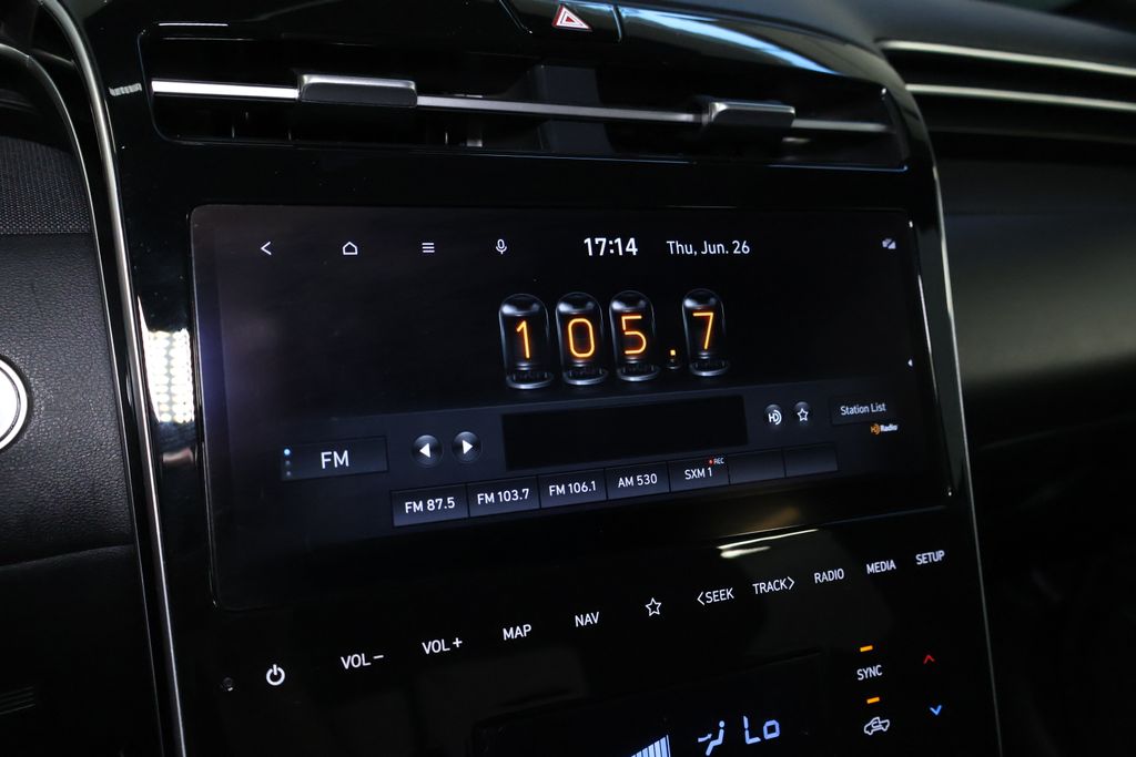 Vehicle image 17 of 40