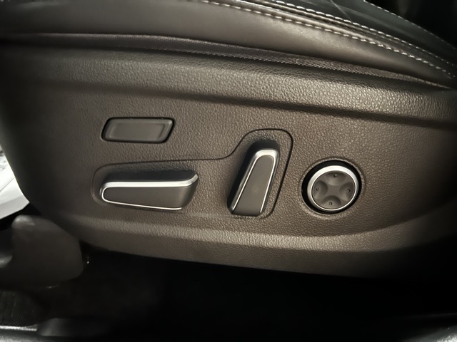 Vehicle image 16 of 49