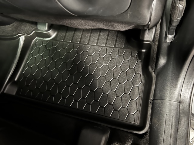 Vehicle image 25 of 49