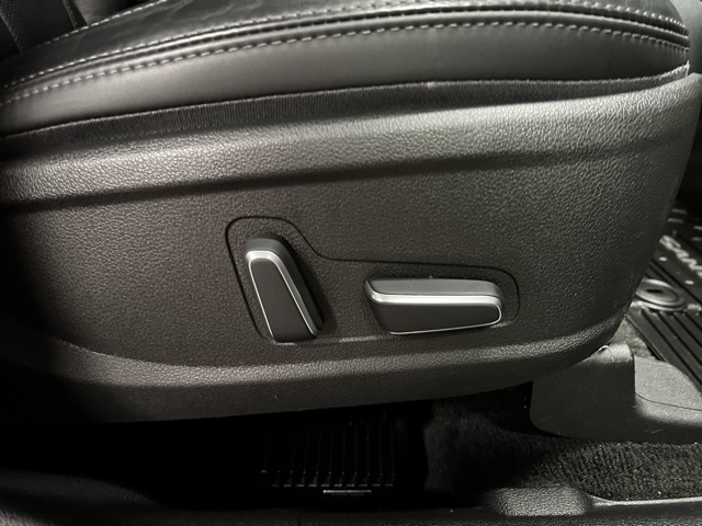 Vehicle image 30 of 49