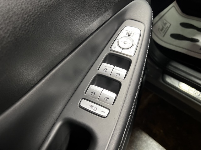 Vehicle image 13 of 49