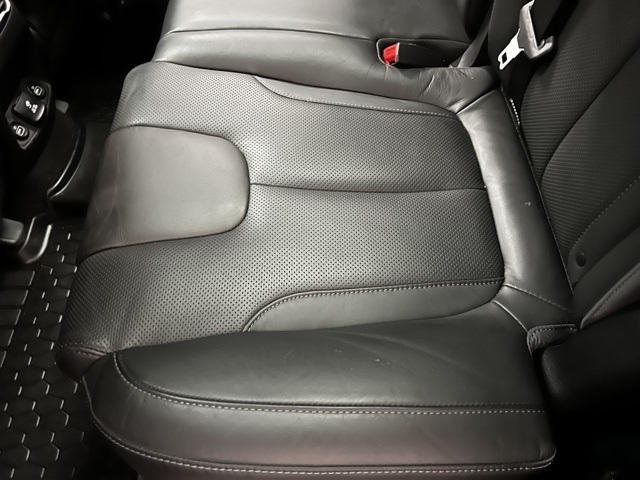 Vehicle image 19 of 49